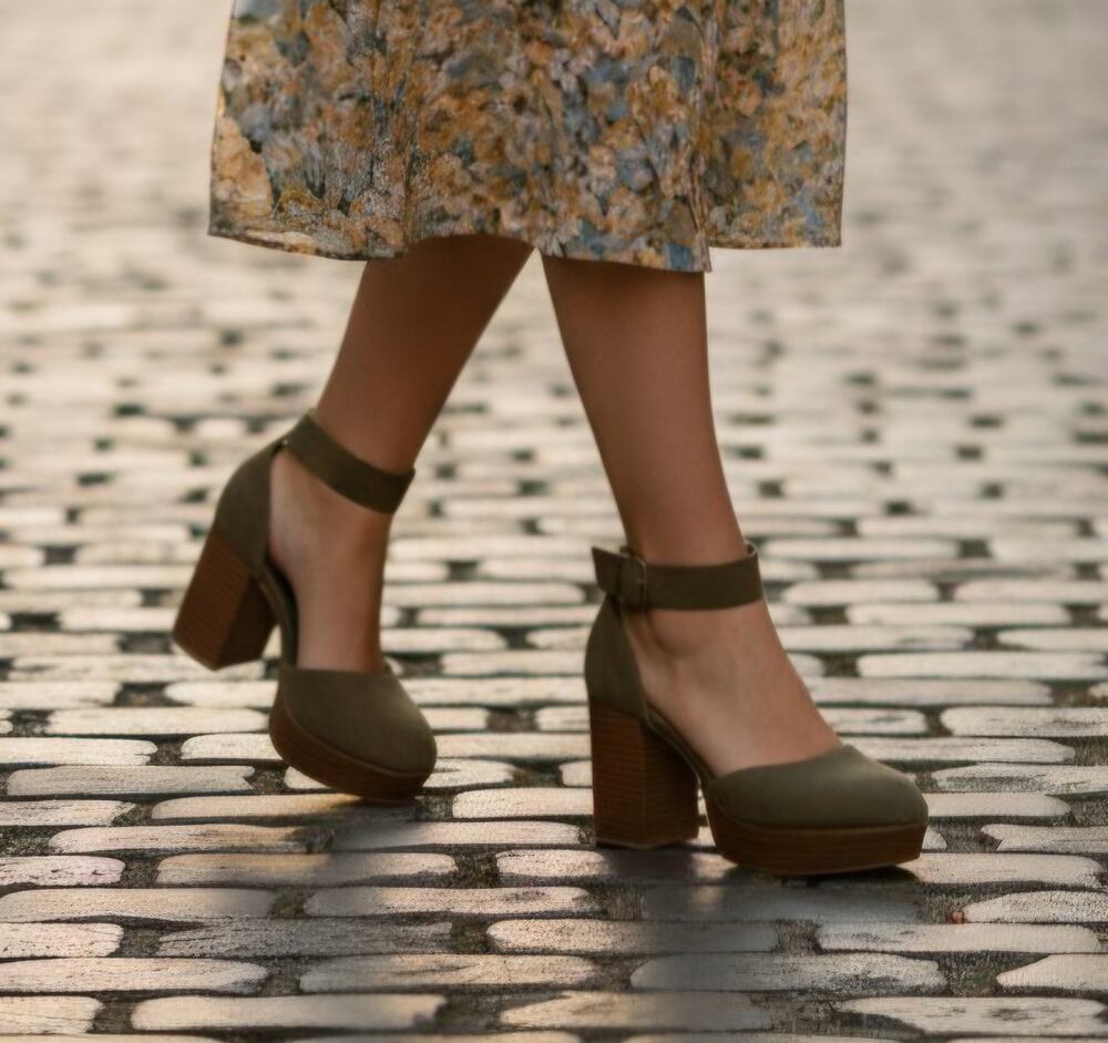 House of Harlow 1960 "Tanner" Platform Block Heel Ankle Strap Shoes green sz 8